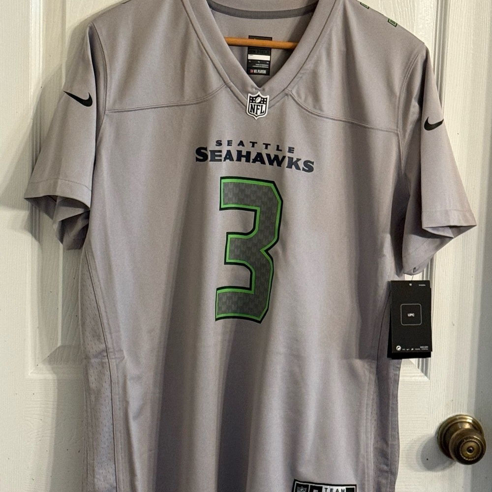 Nike Women’s Seattle Seahawks Jersey Russell Wilson SZ XL NEW!